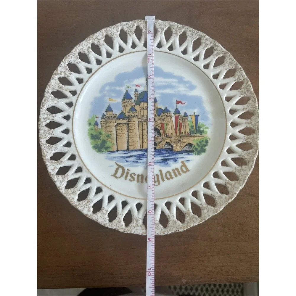 Disneyland Walt Disney Productions Japan Reticulated Vintage Souvenir Plate‎
